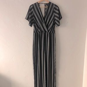 ❌SOLD❌ Romper Jumpsuit Black & White Stripe